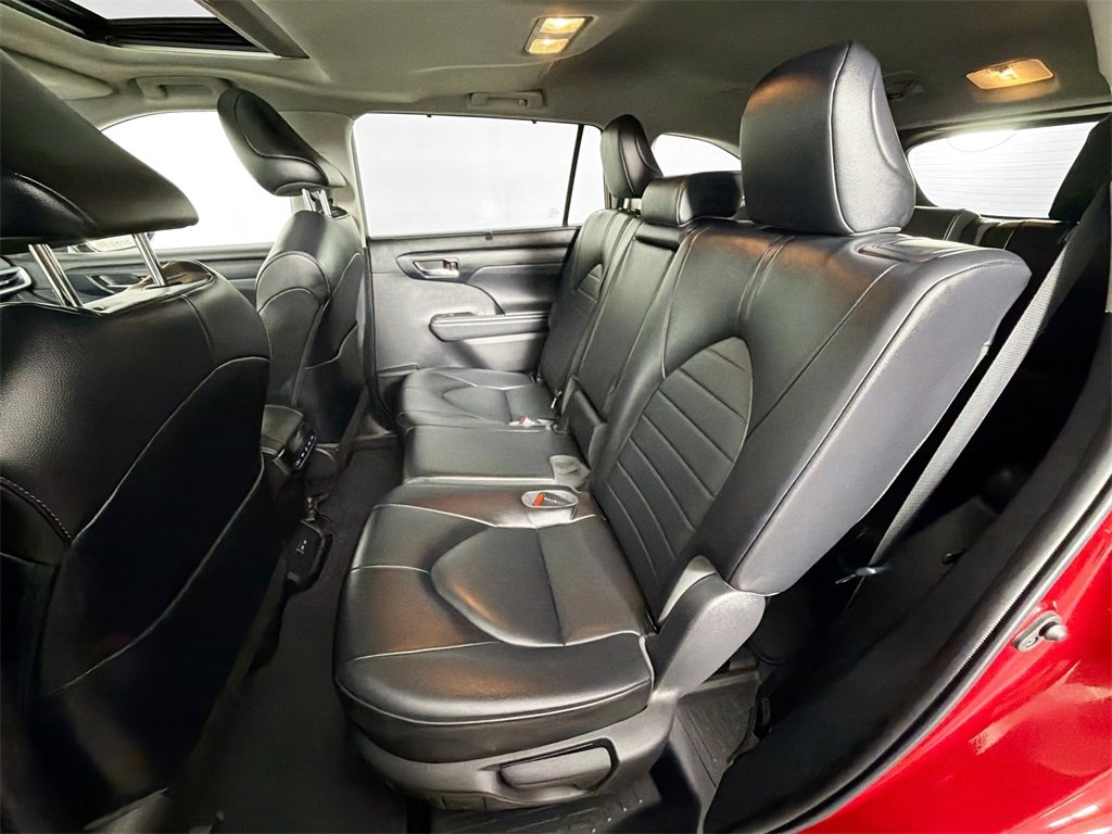 Used 2022 Toyota Highlander XLE image 22