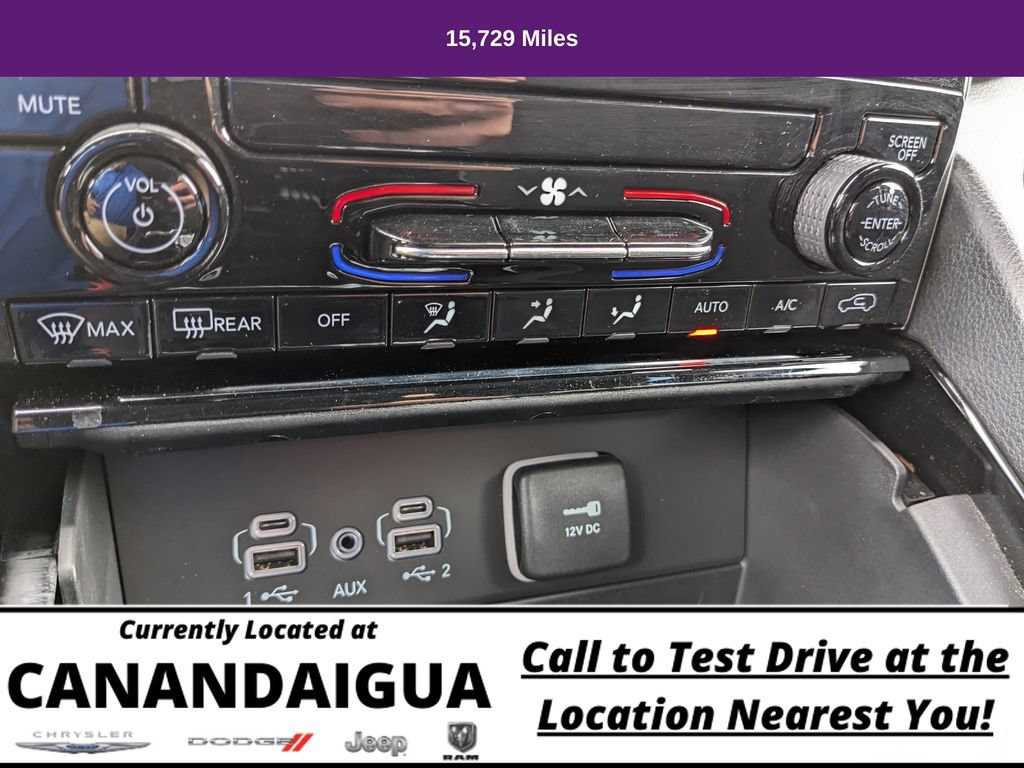 Used 2023 Jeep Grand Cherokee Laredo AWD/4WD image 23
