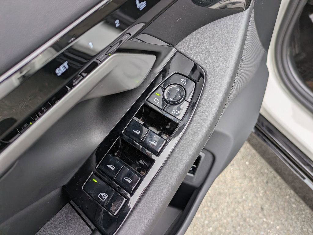 New 2026 BMW 530i xDrive w/ M Sport Package image 12