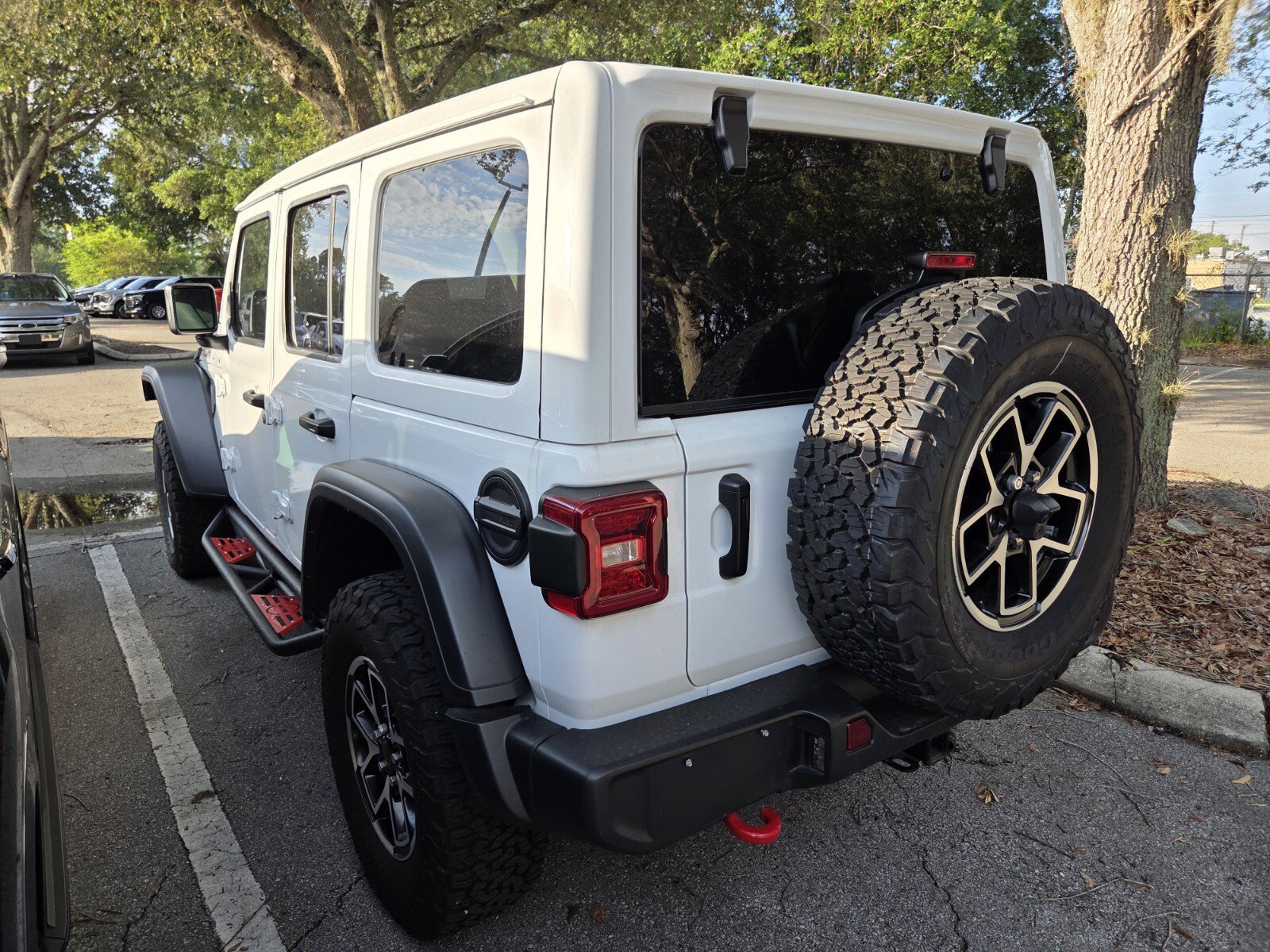 Used 2024 Jeep Wrangler Unlimited Rubicon AWD/4WD image 3