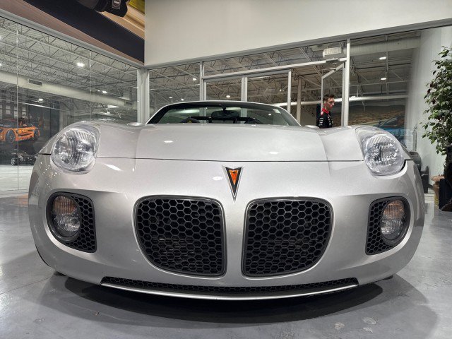 Used 2009 Pontiac Solstice GXP w/ Premium Package RWD image 28