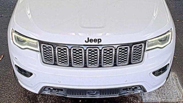 Used 2017 Jeep Grand Cherokee Overland w/ Jeep Active Safety Group image 7