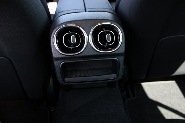 New 2025 Mercedes-Benz C 300 4MATIC Sedan image 34