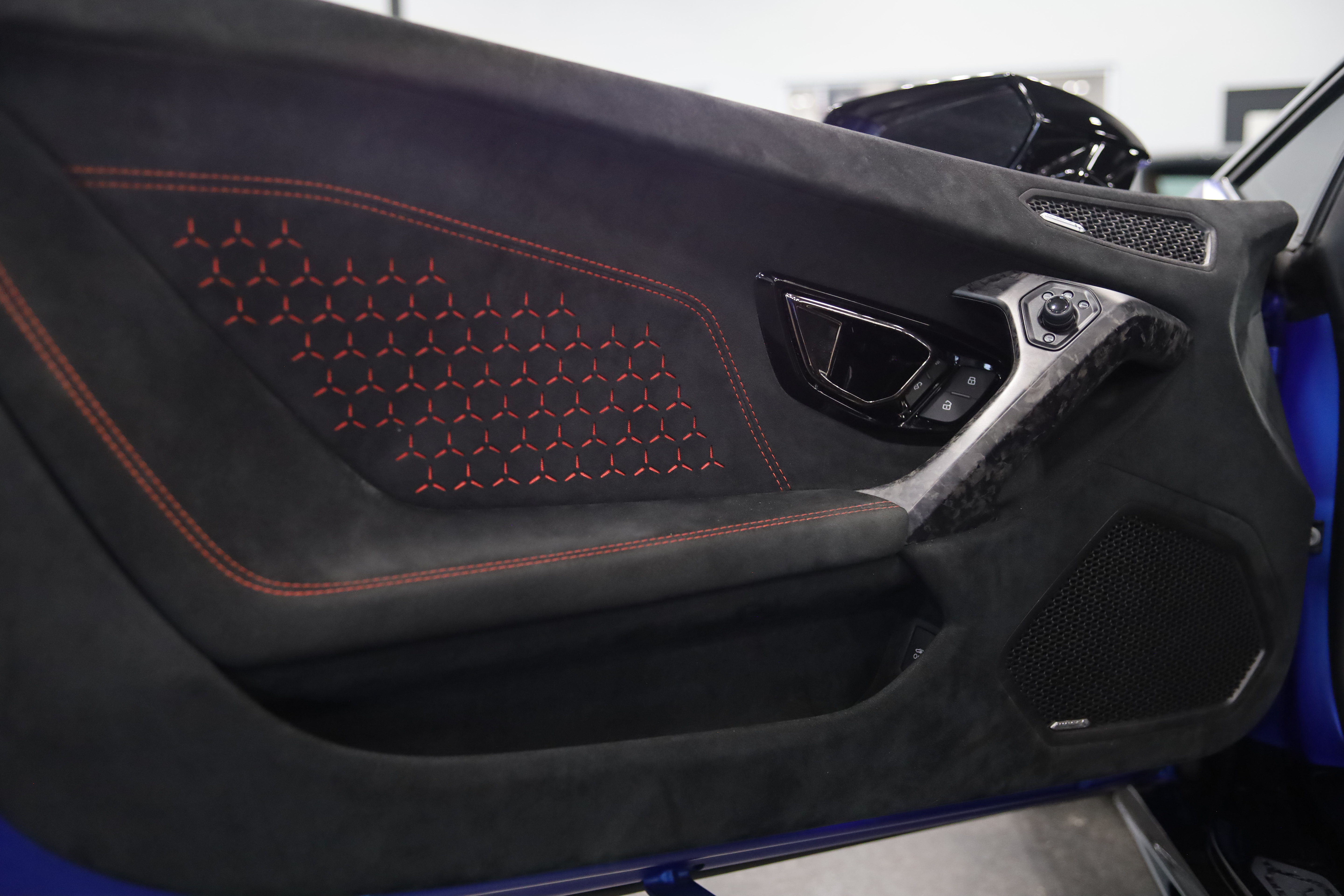 Used 2019 Lamborghini Huracan Performante AWD/4WD image 9