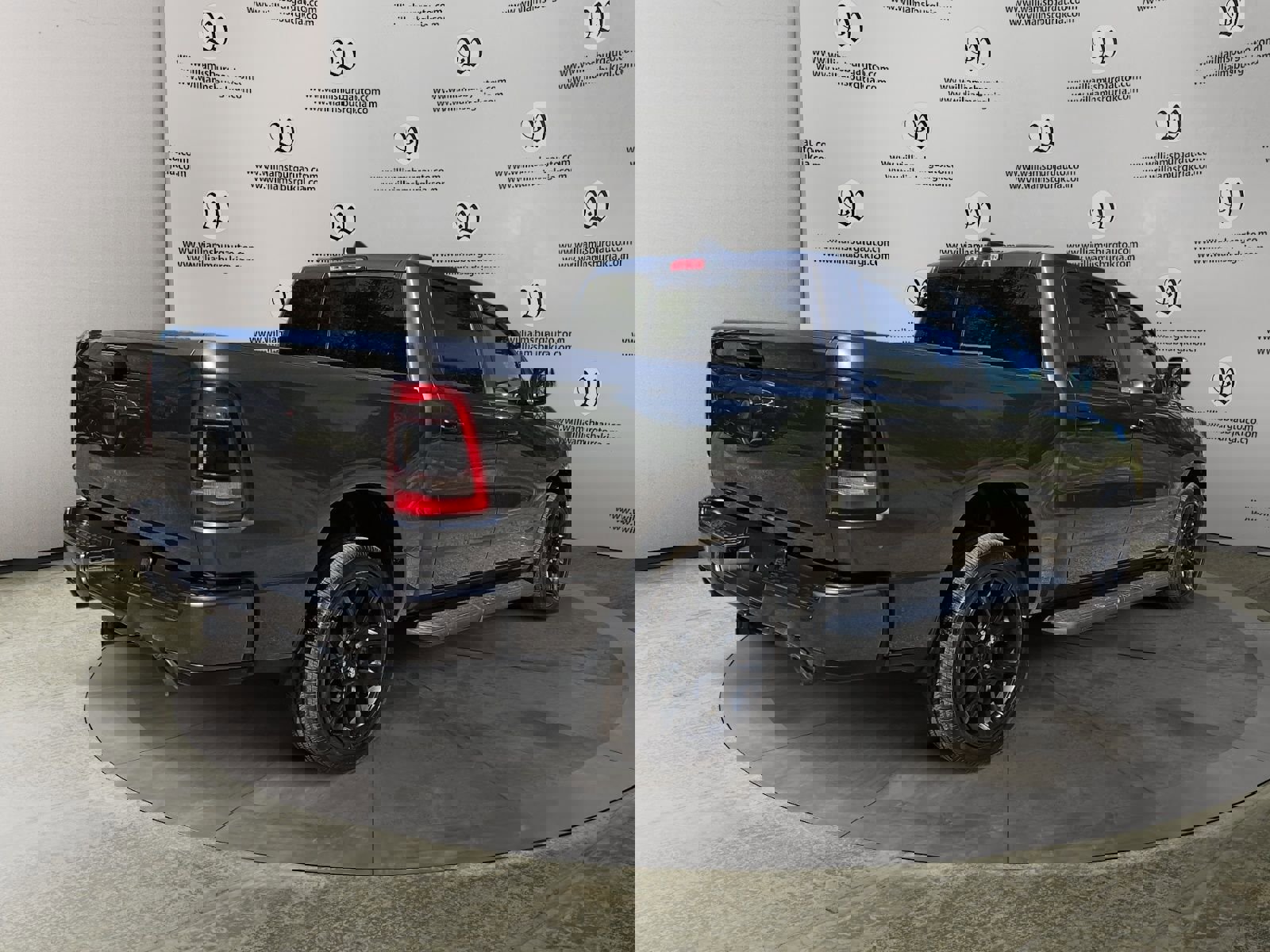 Used 2023 RAM 1500 Laramie AWD/4WD image 5