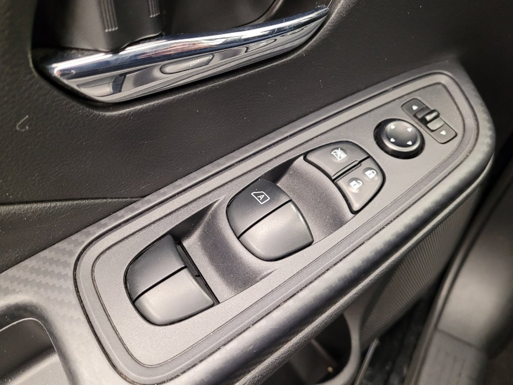 Used 2023 Nissan Versa SV image 27