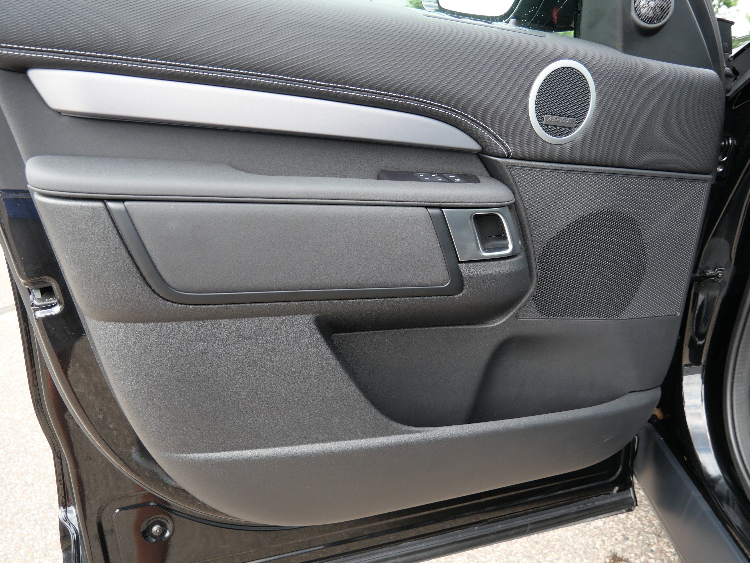 Certified 2025 Land Rover Discovery Dynamic SE AWD/4WD image 13