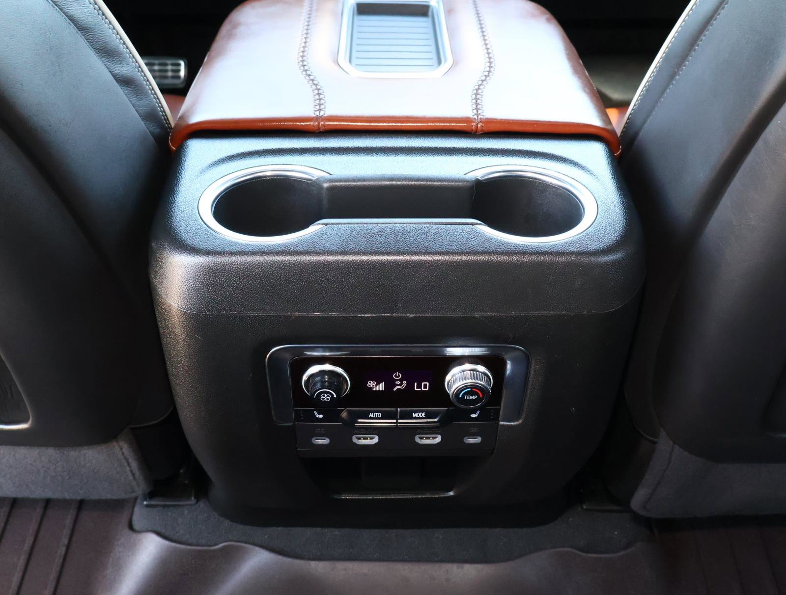 Used 2024 GMC Yukon XL Denali Ultimate image 16