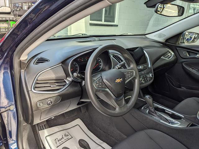Used 2019 Chevrolet Malibu LT w/ Driver Confidence Package image 9