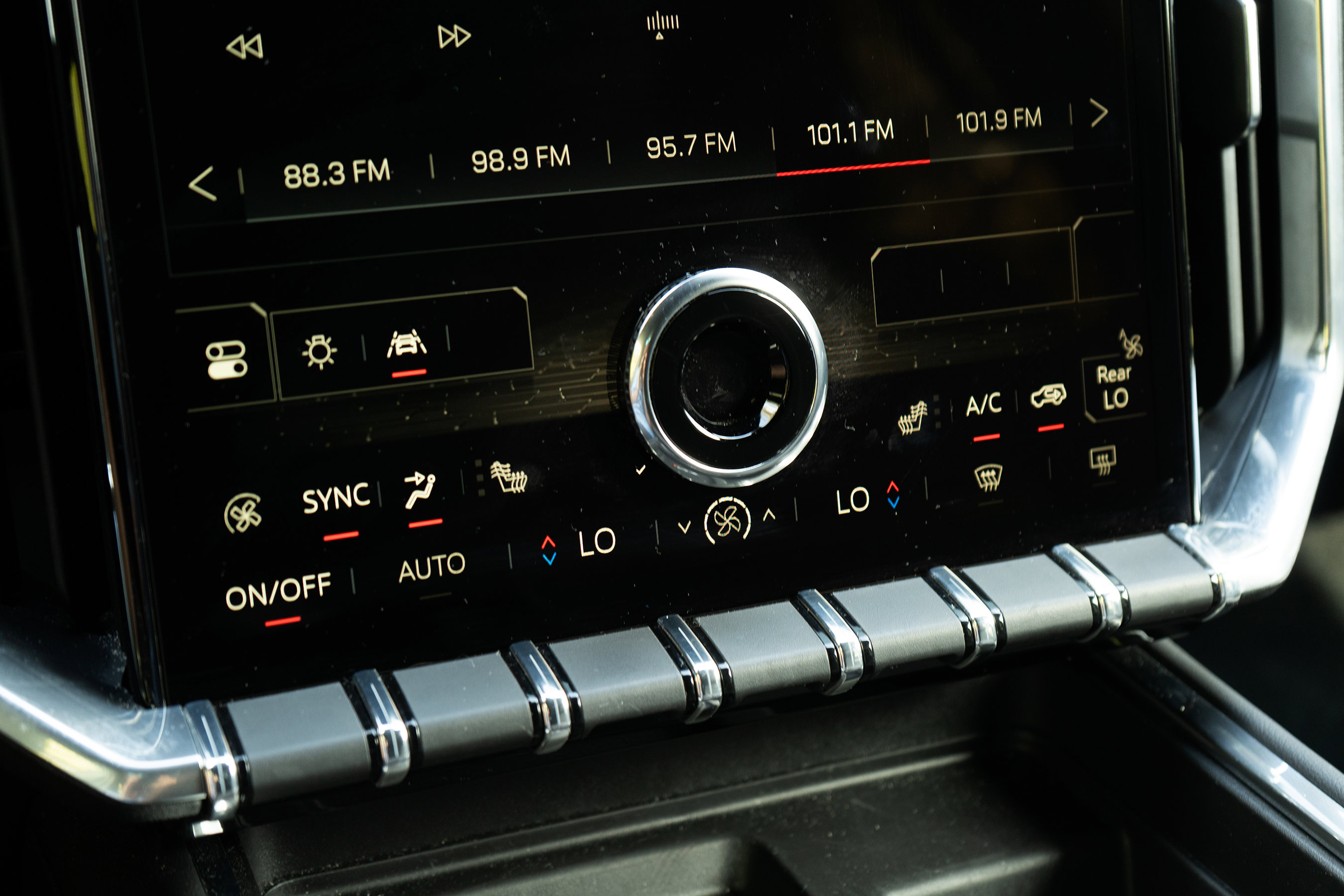 Used 2025 GMC Acadia Elevation image 32