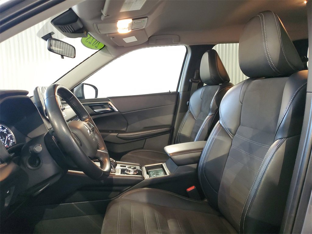 Used 2024 Mitsubishi Outlander SE image 15