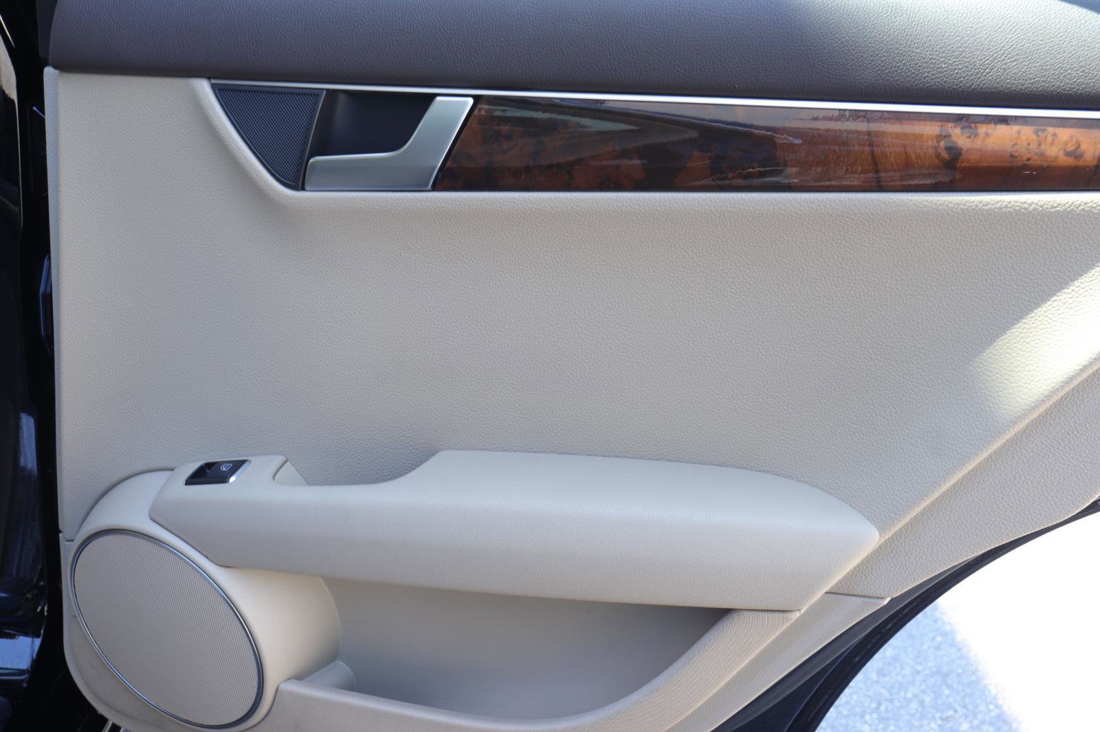 Used 2013 Mercedes-Benz C 250 Luxury image 17