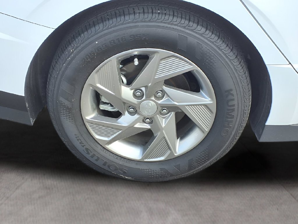 Used 2026 Hyundai Sonata SE FWD image 9