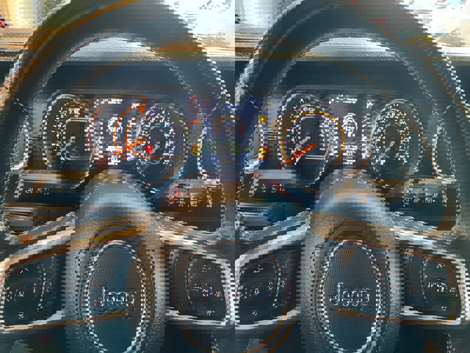 Used 2018 Jeep Wrangler Unlimited Sahara w/ Uconnect 4C Nav & Sound Group image 19