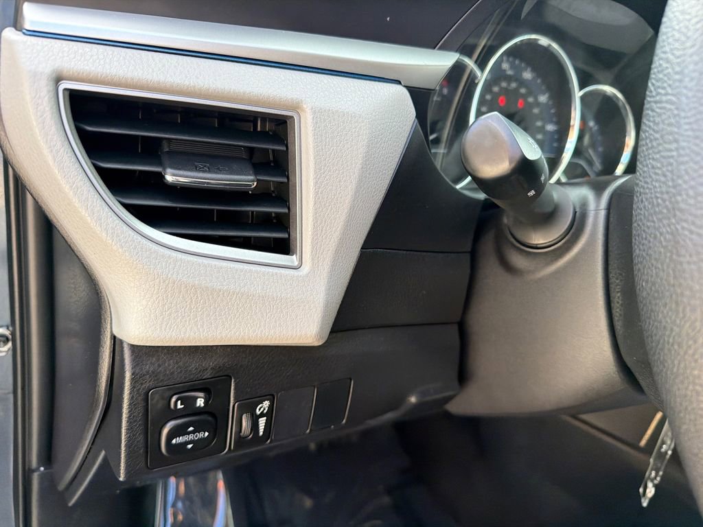 Used 2016 Toyota Corolla LE FWD image 30