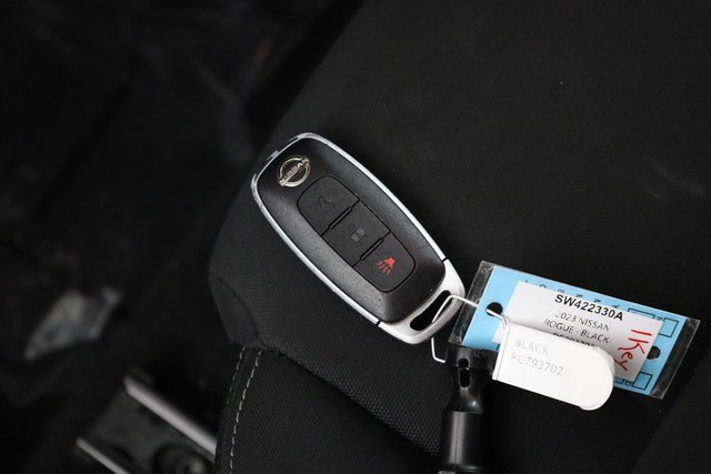 Used 2023 Nissan Rogue S image 27