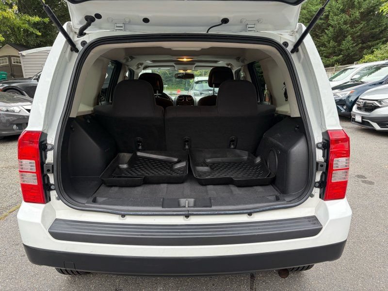 Used 2014 Jeep Patriot Latitude w/ Sun/Sound Group AWD/4WD image 18