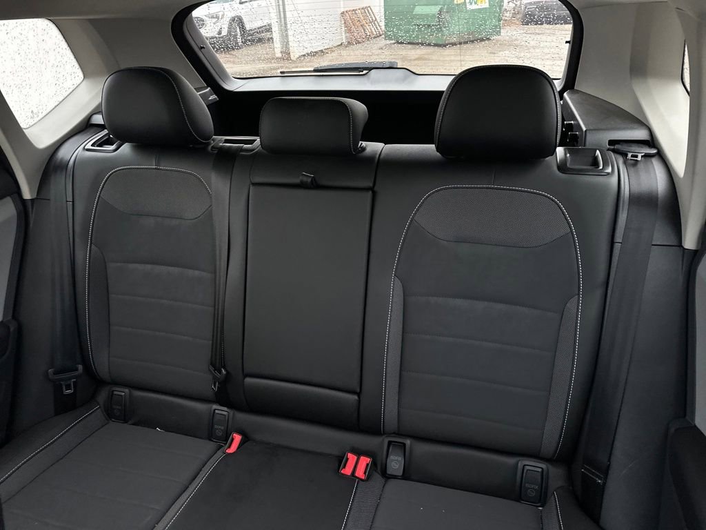 Used 2023 Volkswagen Taos SE w/ Panoramic Sunroof Package image 18