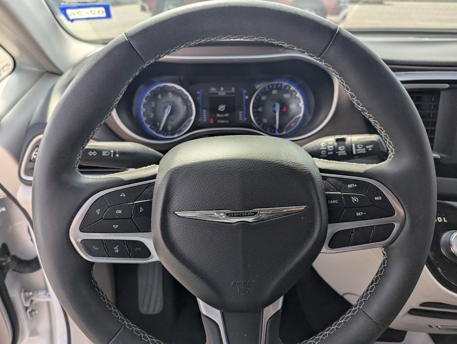 Used 2023 Chrysler Voyager LX image 14