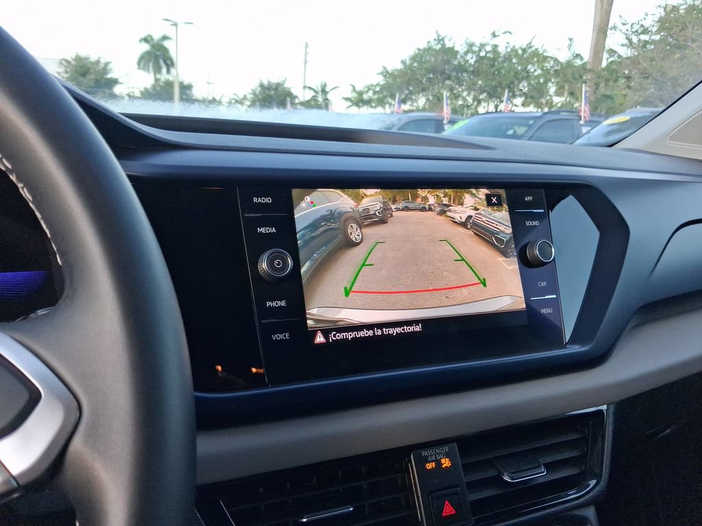 Certified 2022 Volkswagen Taos SE FWD image 23