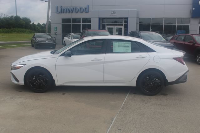 Used 2026 Hyundai Elantra Sport FWD image 2