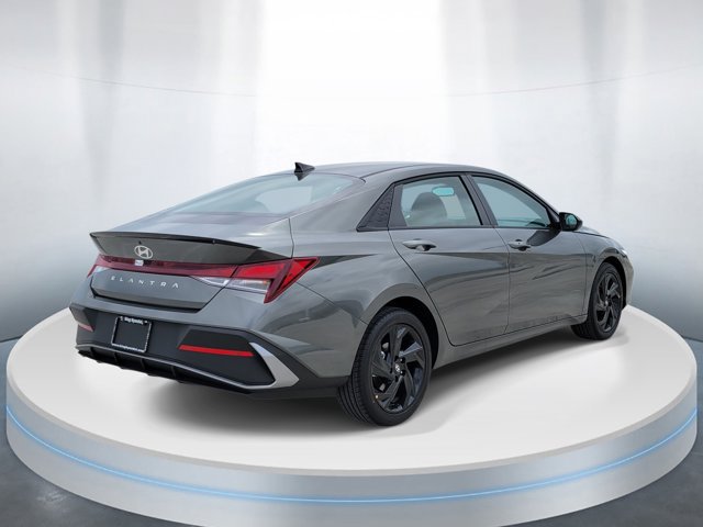 New 2026 Hyundai Elantra Sport FWD image 4