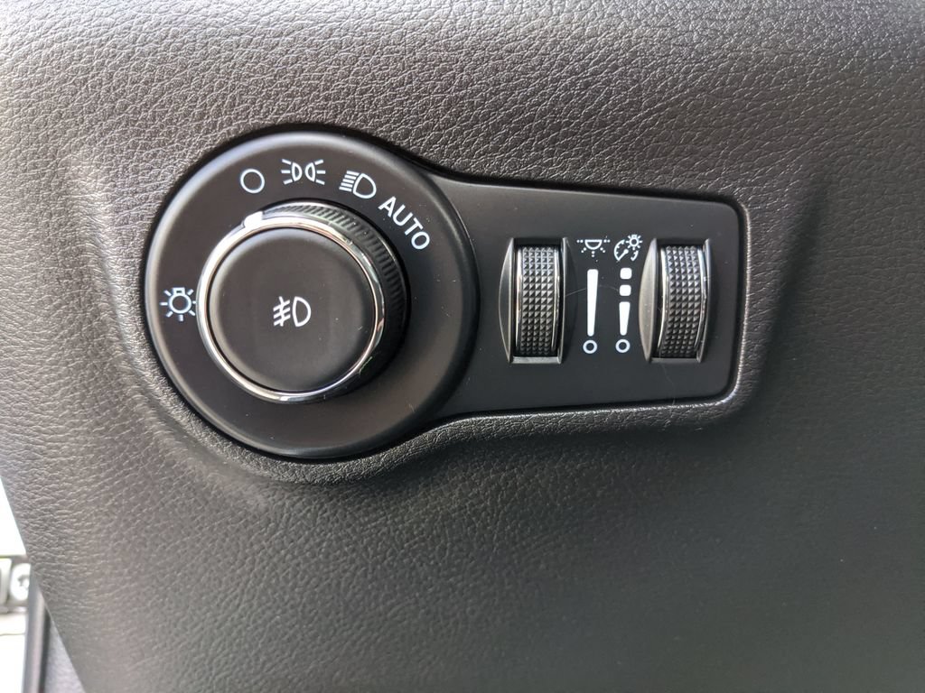 Used 2023 Jeep Compass Latitude AWD/4WD image 13