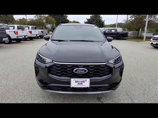 Certified 2024 Ford Escape ST-Line w/ Tech Pack #1 AWD/4WD image 3