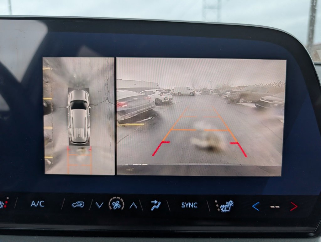 Certified 2026 Chevrolet Traverse LT w/ Sun and Wheel Package image 16