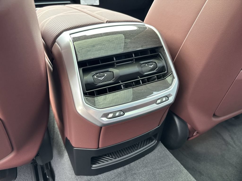 Used 2026 BMW 760i xDrive w/ Luxury Rear Seating Package AWD/4WD image 23