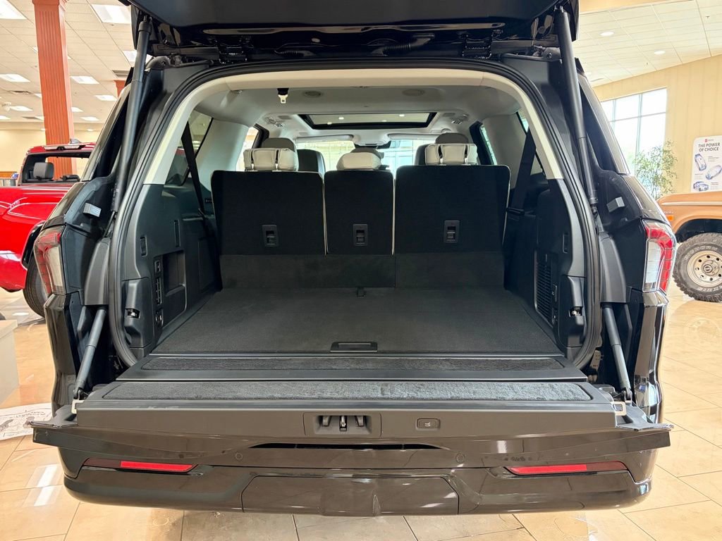 New 2026 Lincoln Navigator L Reserve w/ Jet Appearance Package AWD/4WD image 17