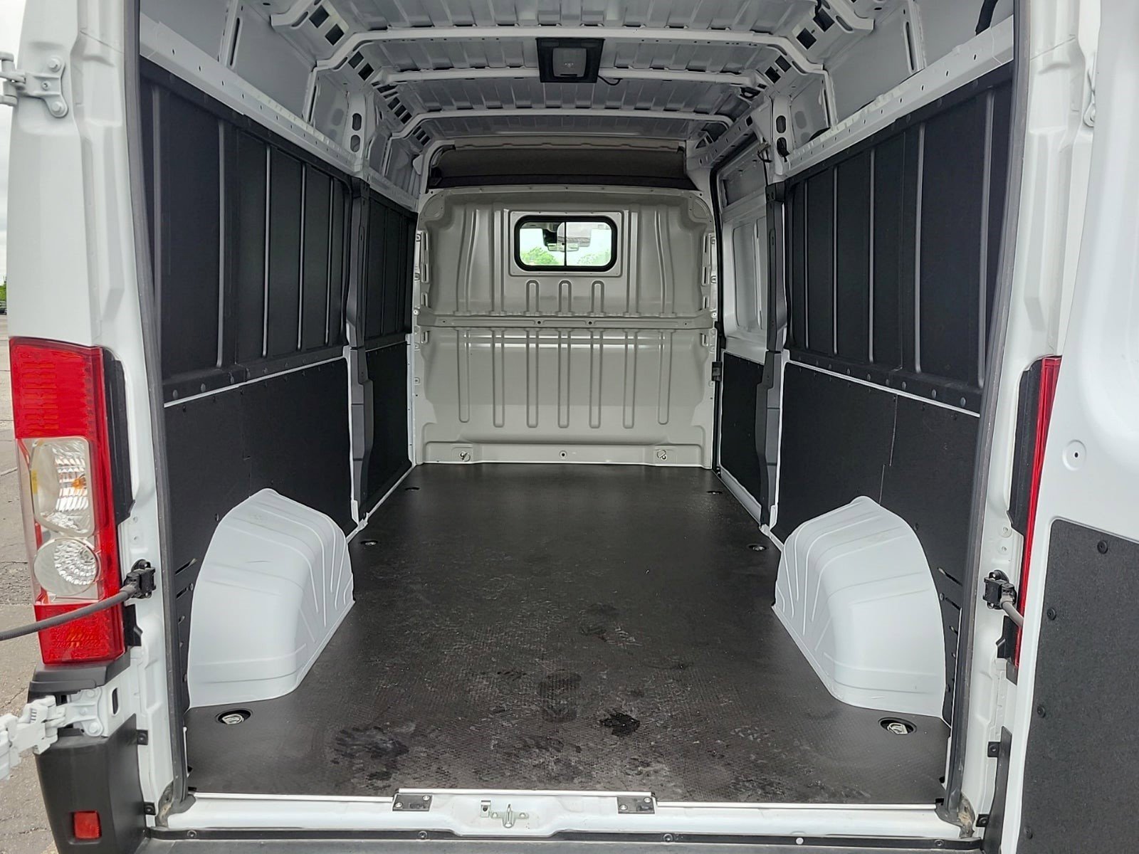 Used 2025 RAM ProMaster 2500 w/ Quick Order Package 22H SLT+ FWD image 10