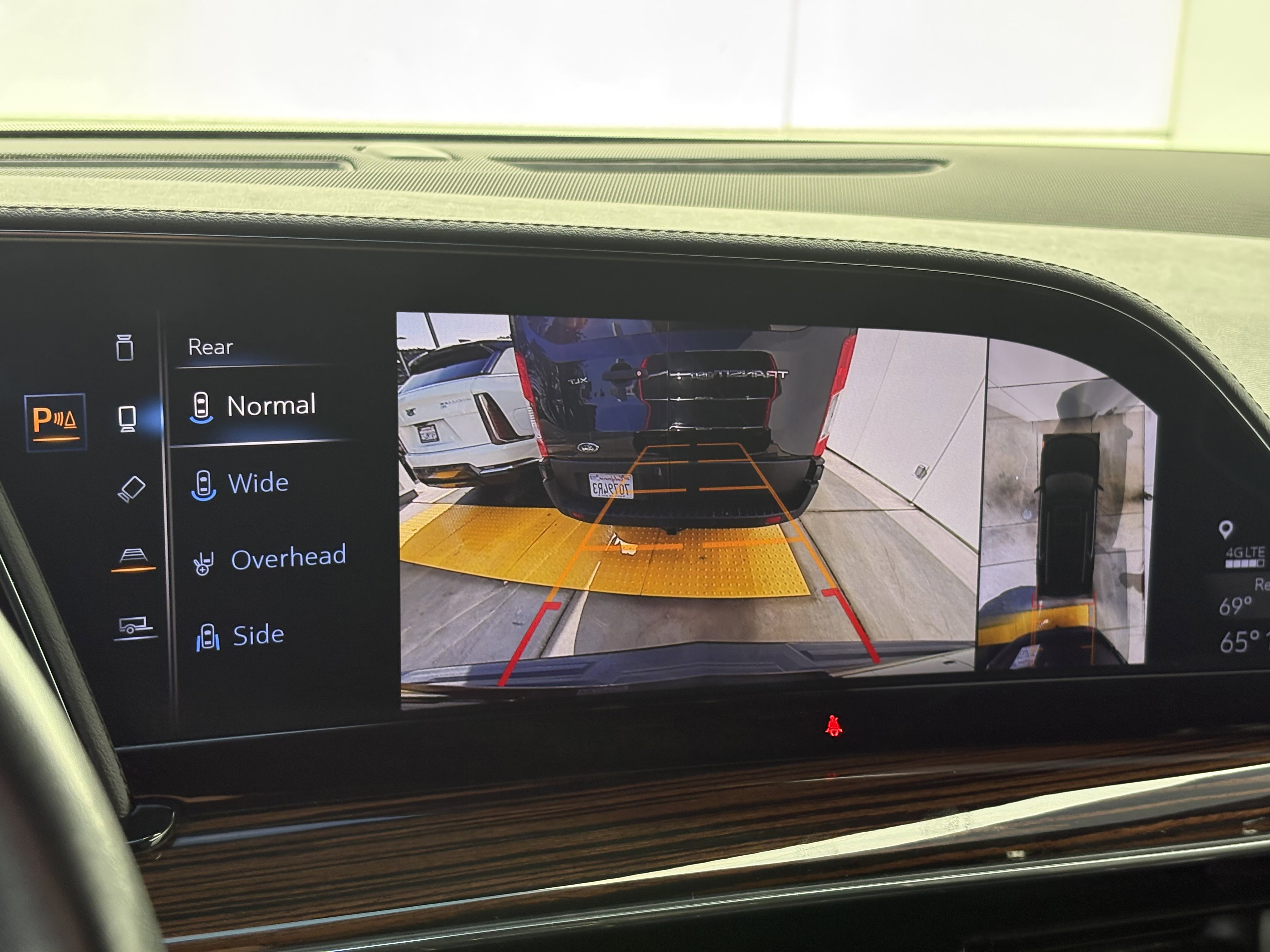 Used 2022 Cadillac Escalade Premium Luxury image 26