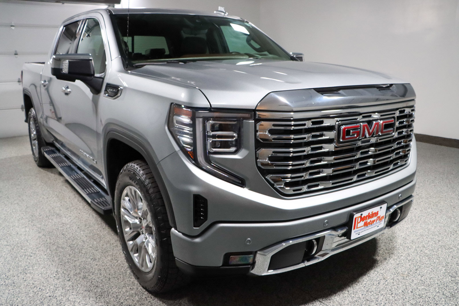 Used 2025 GMC Sierra 1500 Denali w/ Technology Package AWD/4WD image 5