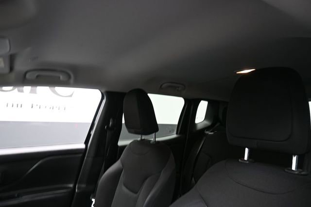 Used 2018 Jeep Renegade Altitude w/ UConnect 8.4 Nav Group AWD/4WD image 16