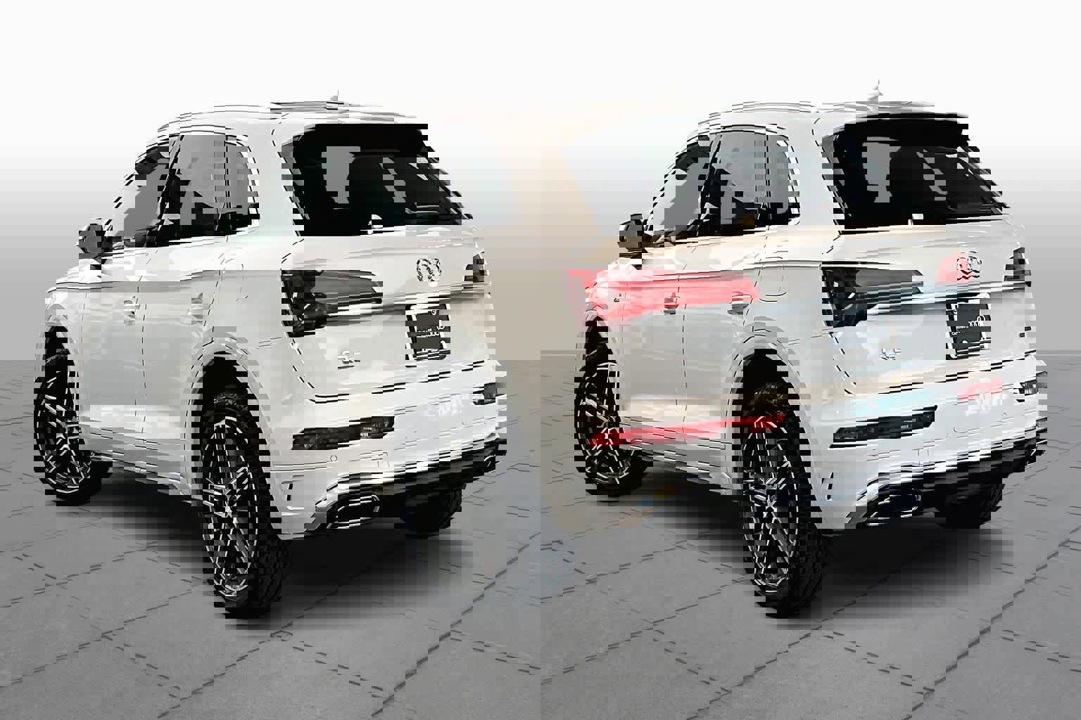 Certified 2025 Audi Q5 e Premium Plus image 11