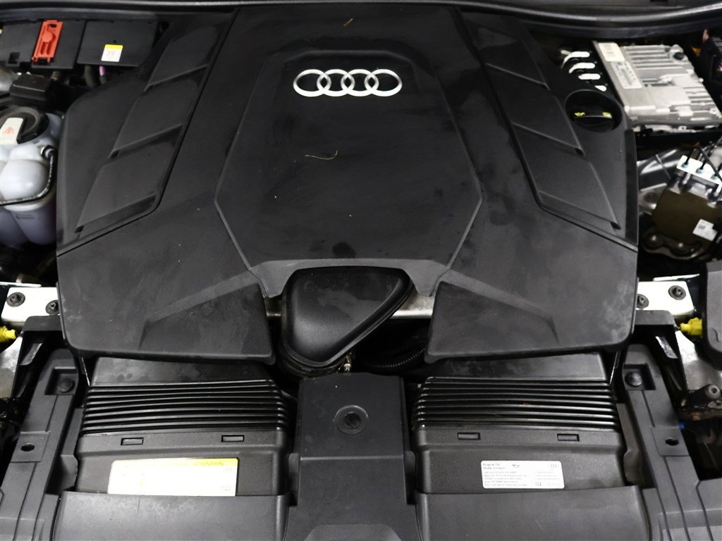 Used 2019 Audi Q8 Premium Plus w/ Premium Plus AWD/4WD image 27