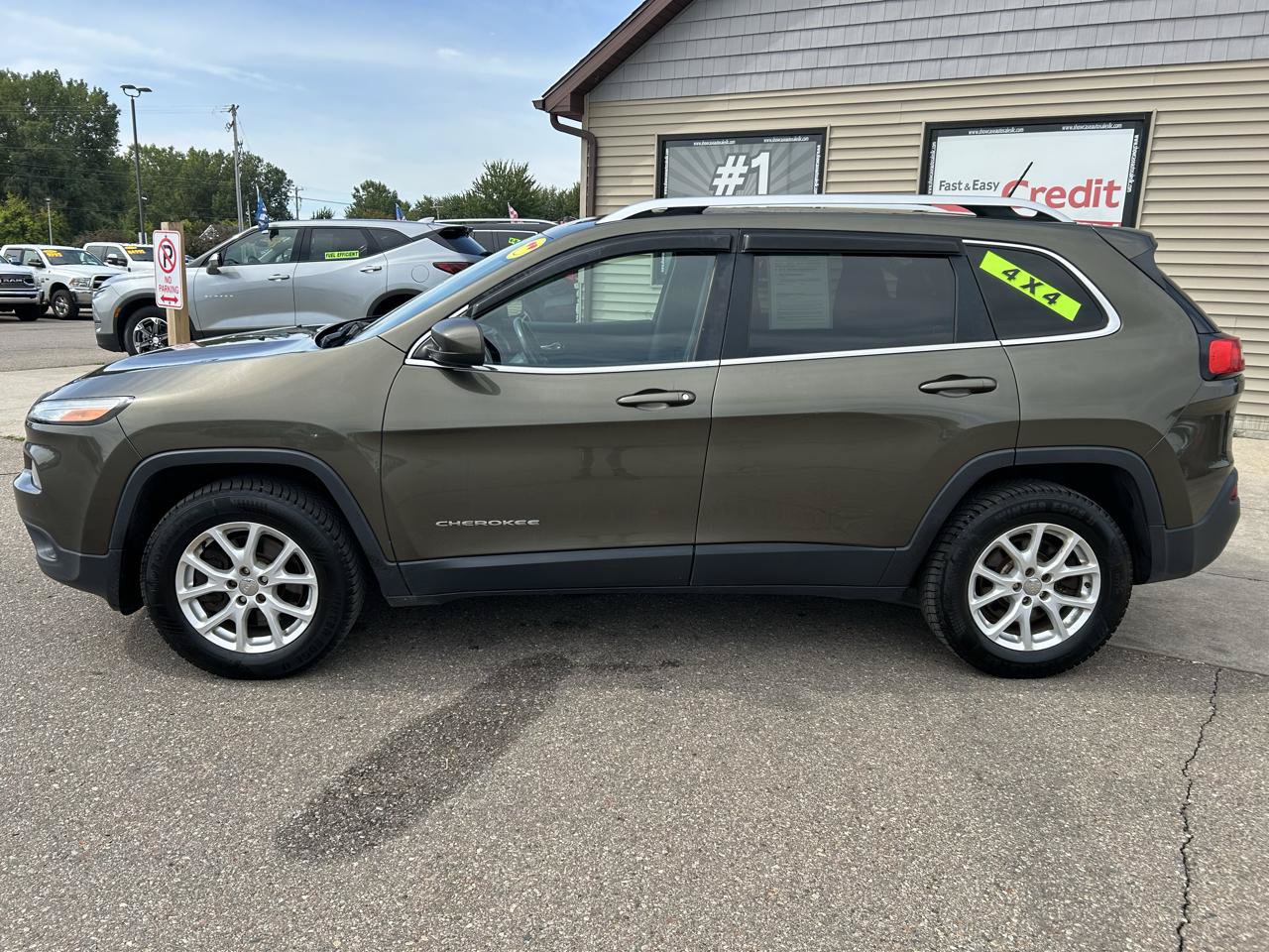 Used 2015 Jeep Cherokee Latitude w/ Cold Weather Group AWD/4WD image 8