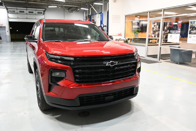 New 2027 Chevrolet Traverse LT w/ Midnight/Sport Edition FWD image 3