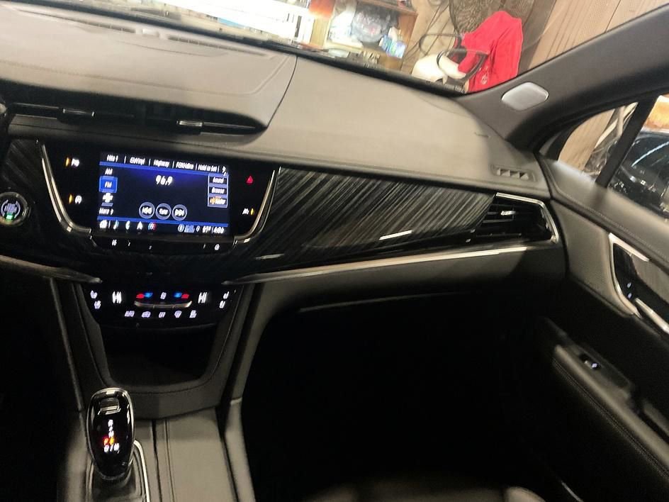 Used 2024 Cadillac XT6 Premium Luxury w/ LPO, Floor Liner Package image 4