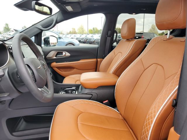 Used 2026 Chrysler Pacifica Pinnacle FWD image 9