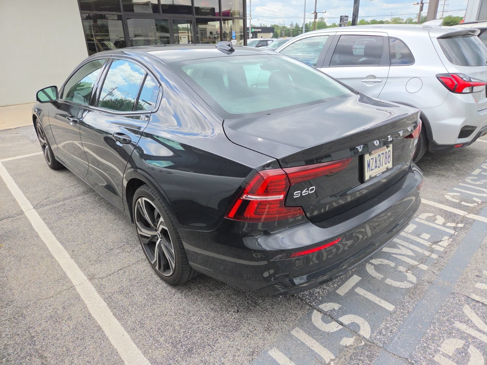 Used 2024 Volvo S60 B5 Ultimate AWD/4WD image 10