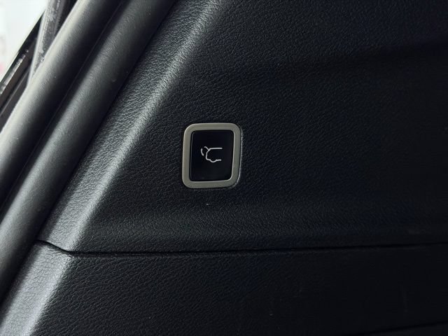 Used 2025 Chrysler Pacifica Limited FWD image 15