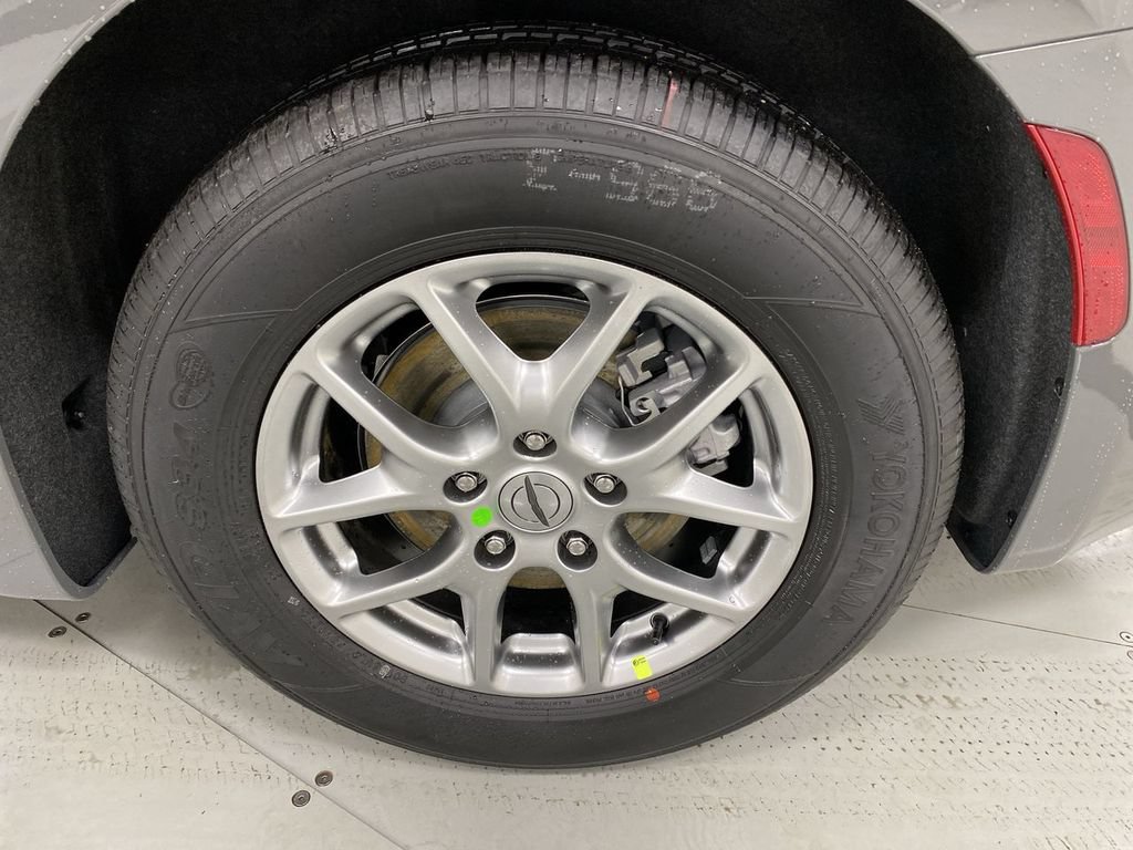 Used 2021 Chrysler Pacifica Touring w/ Uconnect Theater Family Group FWD image 10