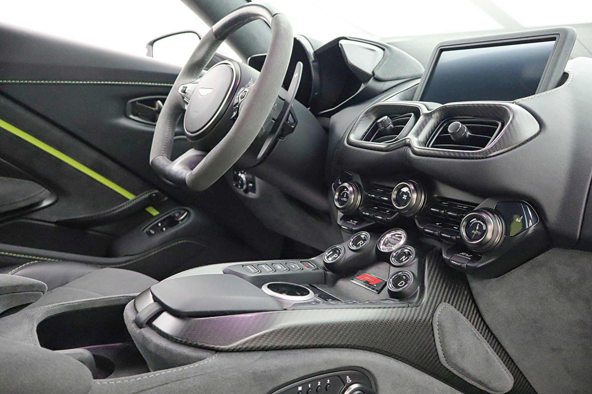 Used 2023 Aston Martin V8 Vantage Coupe image 41