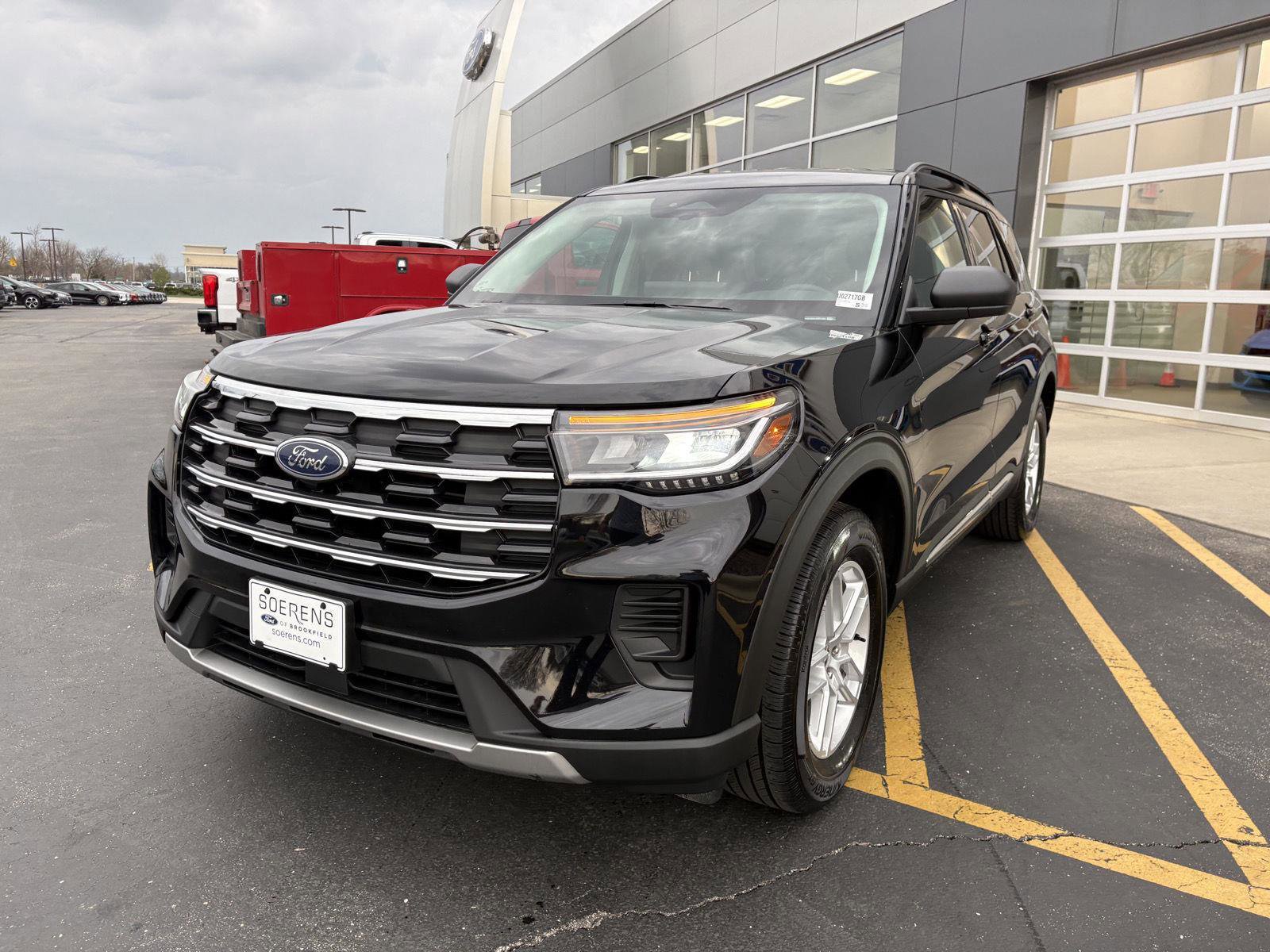 Used 2025 Ford Explorer Active image 3