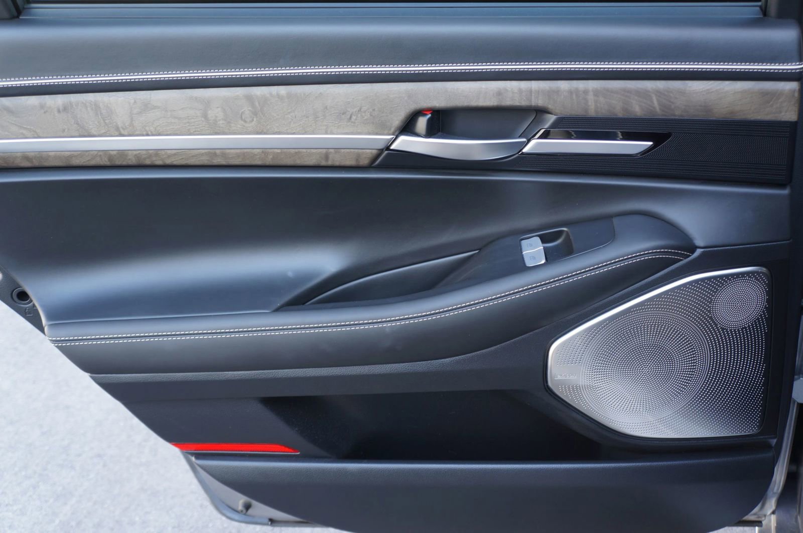 Used 2020 Genesis G90 3.3T Premium image 33