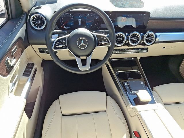 Used 2022 Mercedes-Benz GLB 250 4MATIC image 2