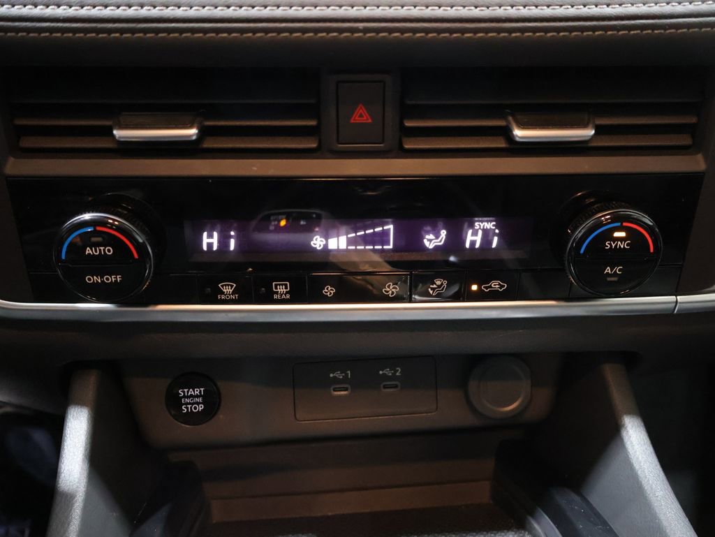 Used 2025 Nissan Rogue SV AWD/4WD image 32