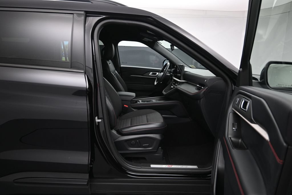 Used 2025 Ford Explorer ST-Line AWD/4WD image 27